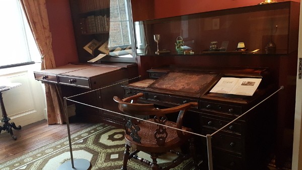 Charles Dickens writing desk